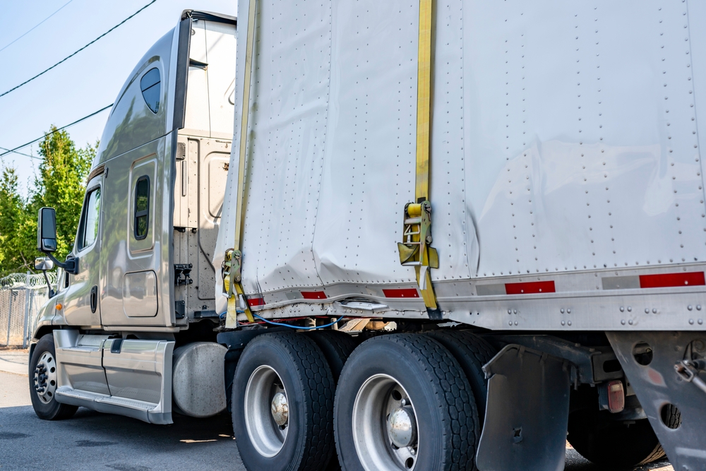 Beige,Industrial,Grade,Big,Rig,Semi,Truck,Tractor,With,Broken